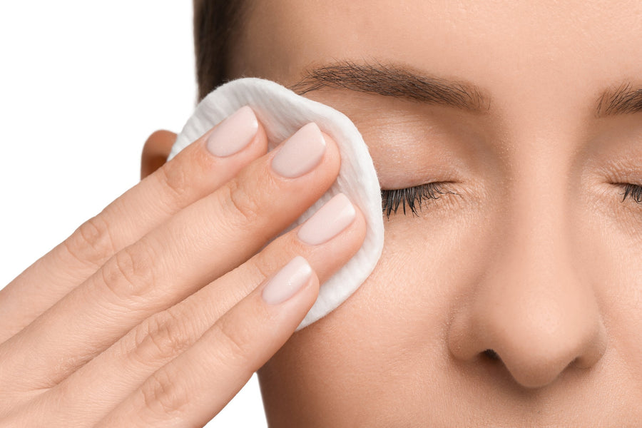 Removing Waterproof Make-Up Gently: Oils, Bi-Phase and Micellar