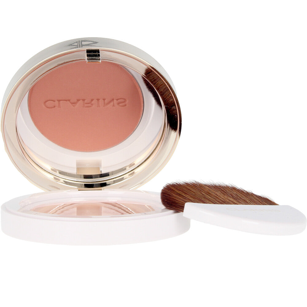 Compact powder blush in cheeky pink, 5 g, breathable silk finish