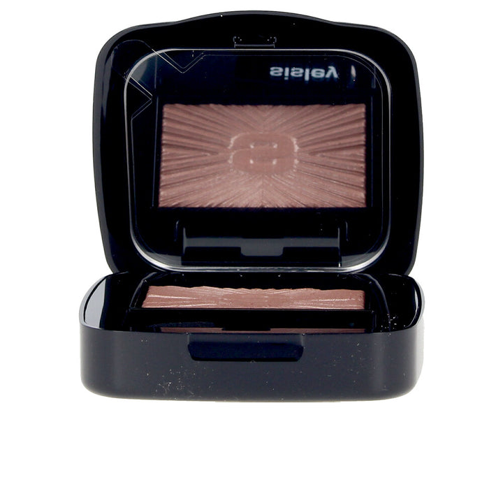 Single compact eyeshadow pan in silky chestnut satin finish, 1.5 g