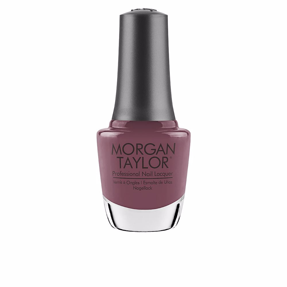 15 ml glass nail lacquer with curved brush, vibrant cream shade