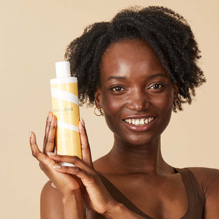 Tube of curl conditioner, 300 ml, rich creamy texture for defined curls