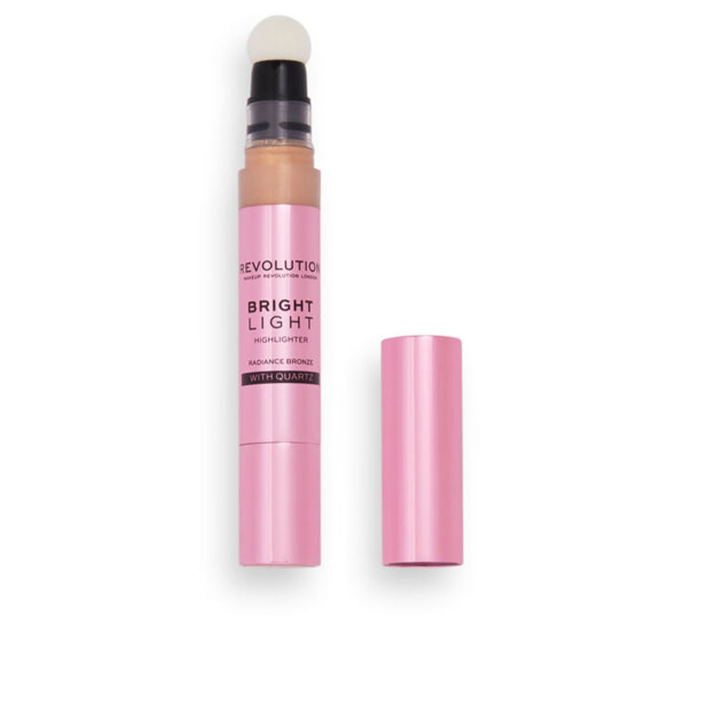 3 ml sponge-tip liquid highlighter in Radiance Bronze with quartz-infused shimmer