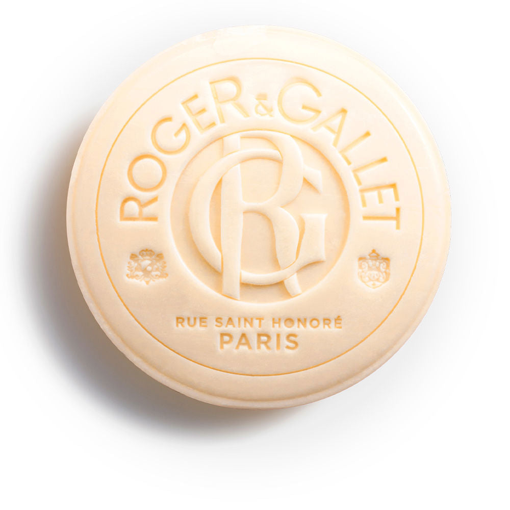 Three pale savon bars in a stacked presentation, Fleur de Figuier scented packaging, Unisex