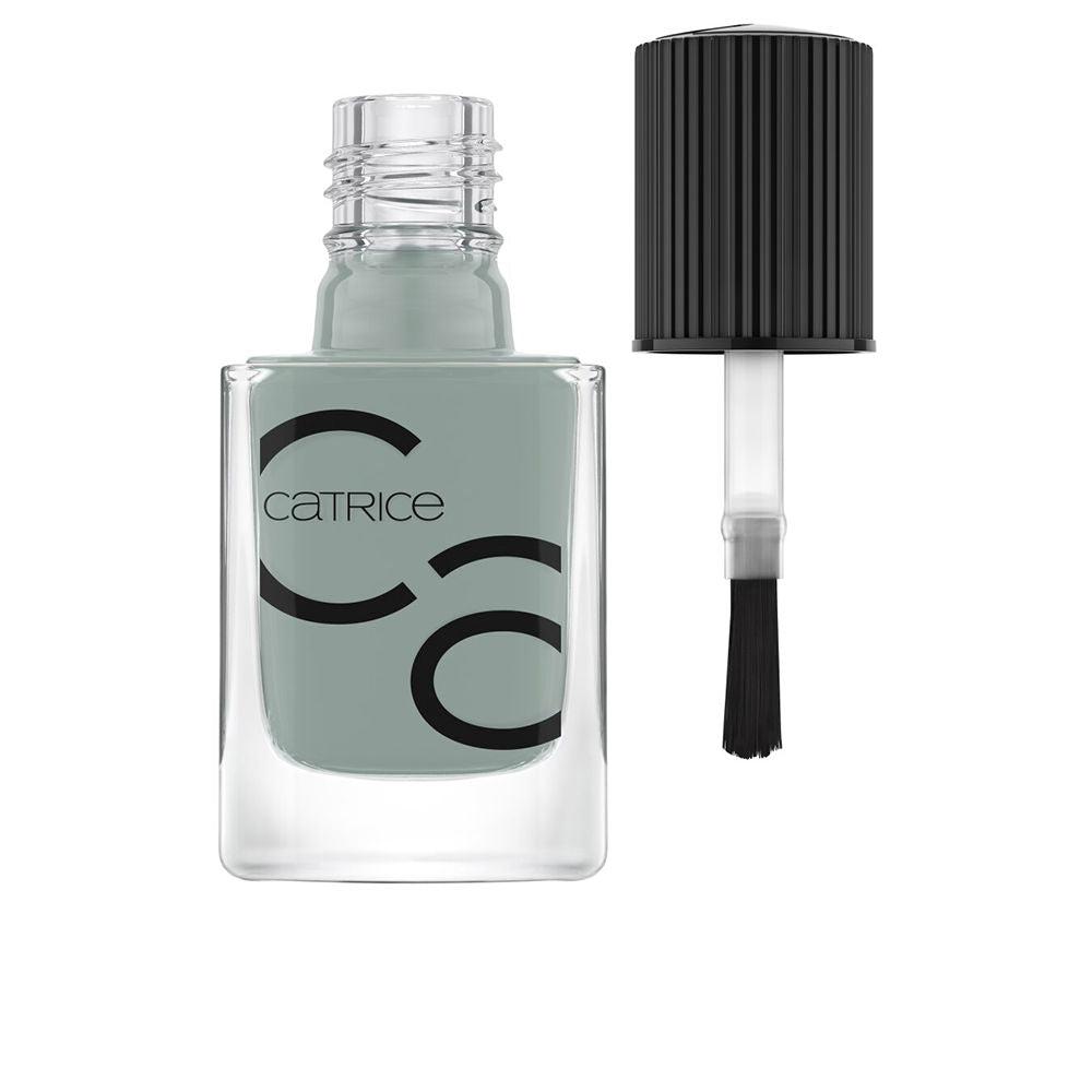 10.5 ml dark berry gel-look nail polish bottle with glossy finish